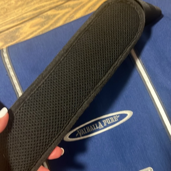 Dakine Sholder bag with Laptop space and lots of room - comfortable to wear - Picture 4 of 8